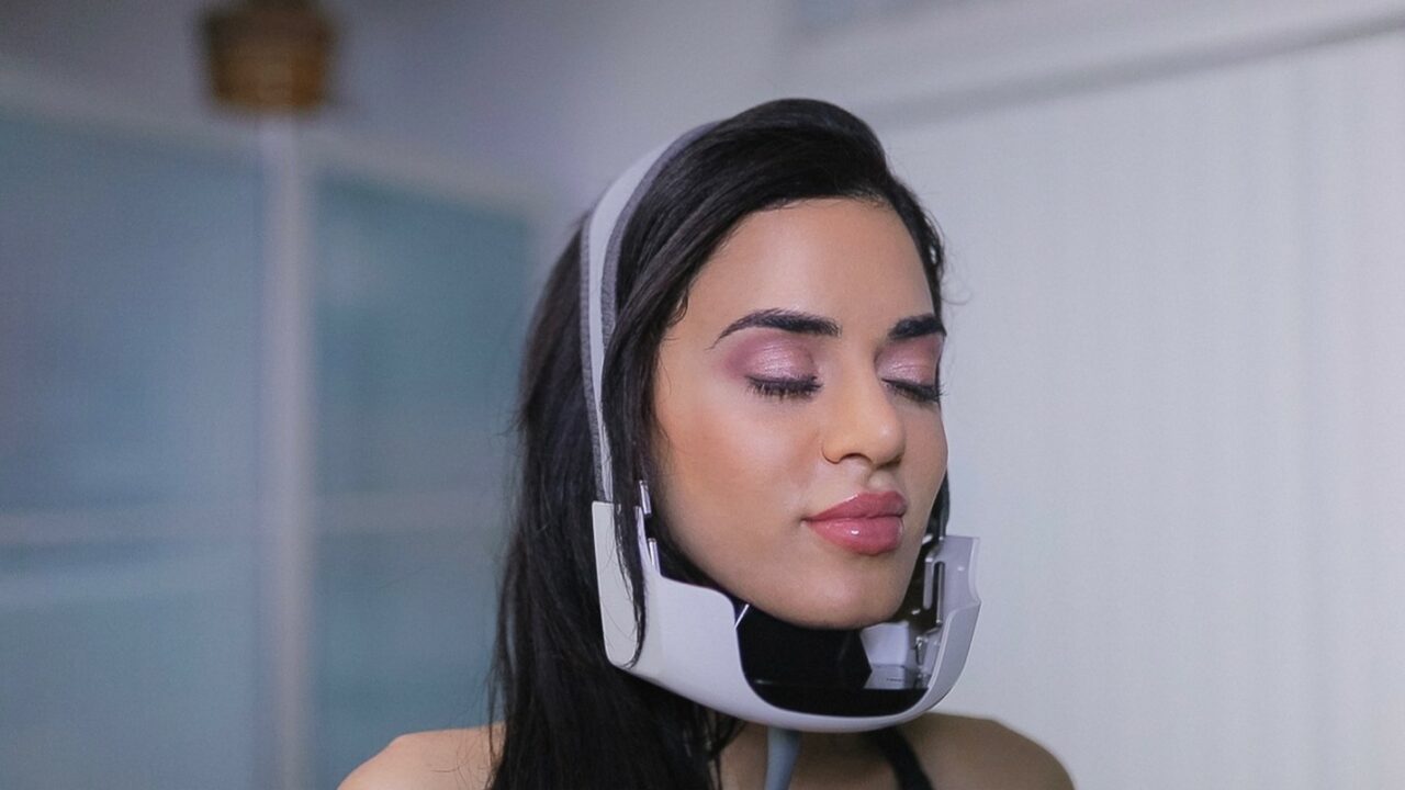 How to Look Better on Zoom Facial Contouring Solutions