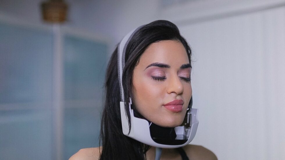 How to Look Better on Zoom Facial Contouring Solutions